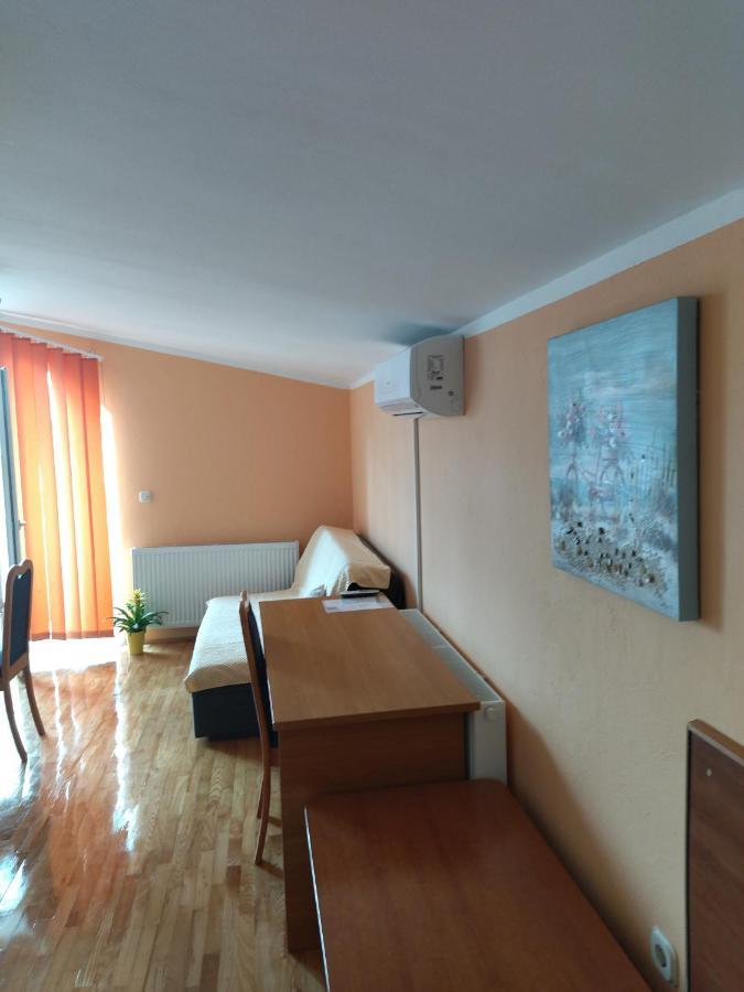 Apartments Veni Up Стариград-Пакленица Екстериор снимка